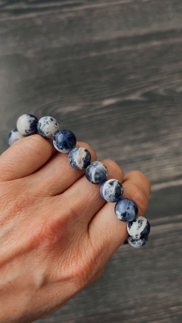 Браслет из содалита с бусиной ДЗИ кубера