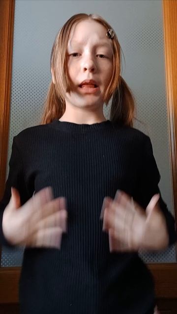 Танцуем под песню Марьяны локель и Полины,МИЛЫЙ ТИПА!Прикольный трек кстати!😅