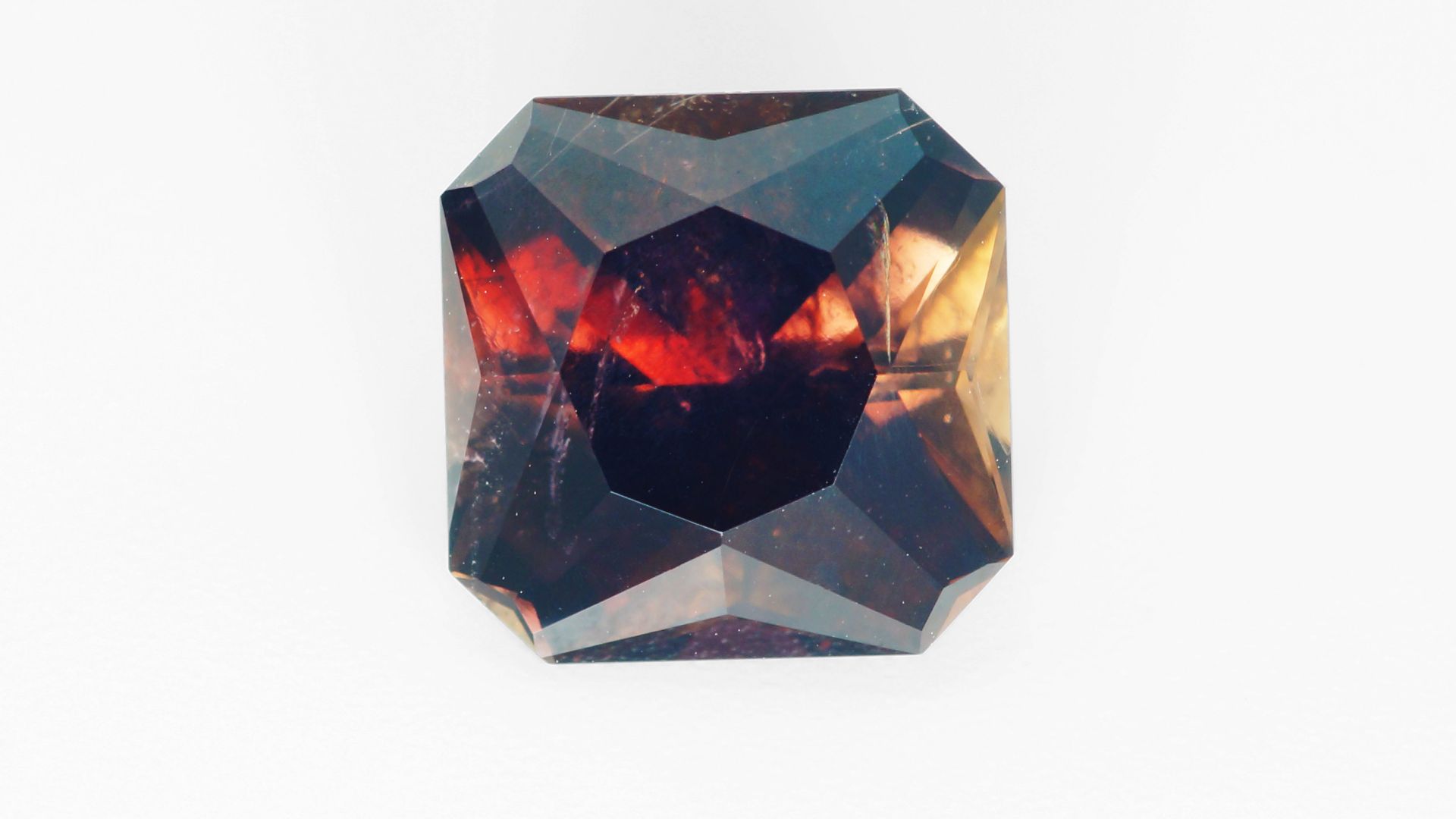 Аксинит 4,33 карата