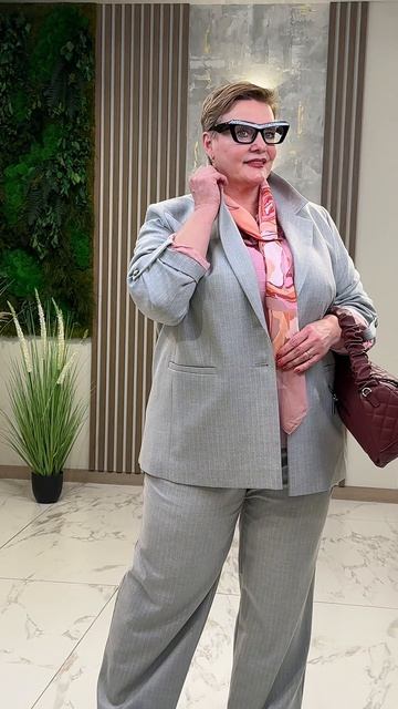 💖 Дорогие леди, этот классический костюм станет вашей самой выгодной инвестицией в базовый весенн...