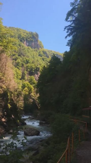 На тепловозе по ущелью