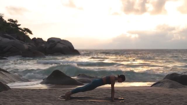 ЙОГА ДЛЯ ПОЗВОНОЧНИКА.
Скручивания. Здоровая спина. 20 мин.
Филимонова Ирина .