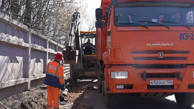 На Учинской улице в Пушкино проходит дорожный ремонт.