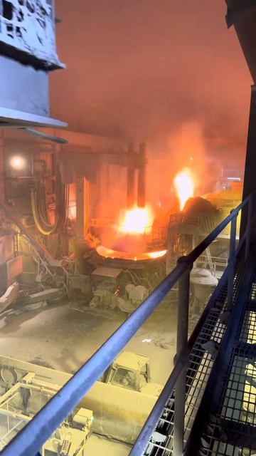 Дуговая сталеплавильная печь — электрическая плавильная печь, в которой для плавки металлов