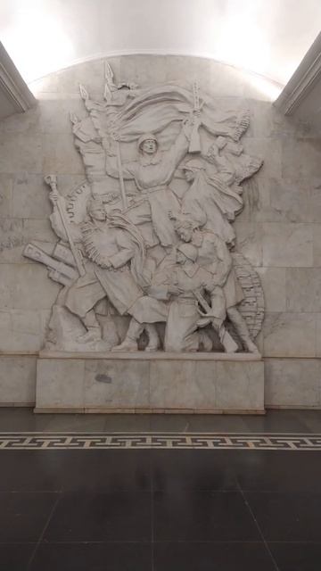 Станция метро Смоленская Москва поезд пассажир интерьер 4