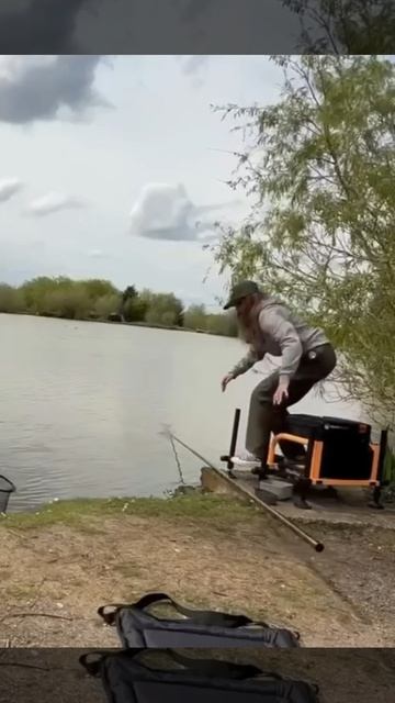 Рыба удочку утащила!.