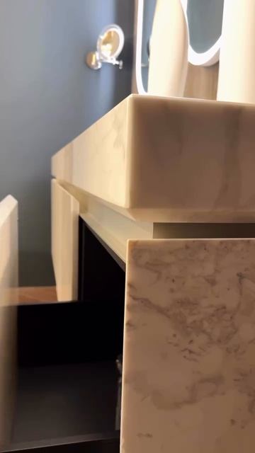 Это больше, чем мебель. Архитектура, застывшая в камне.