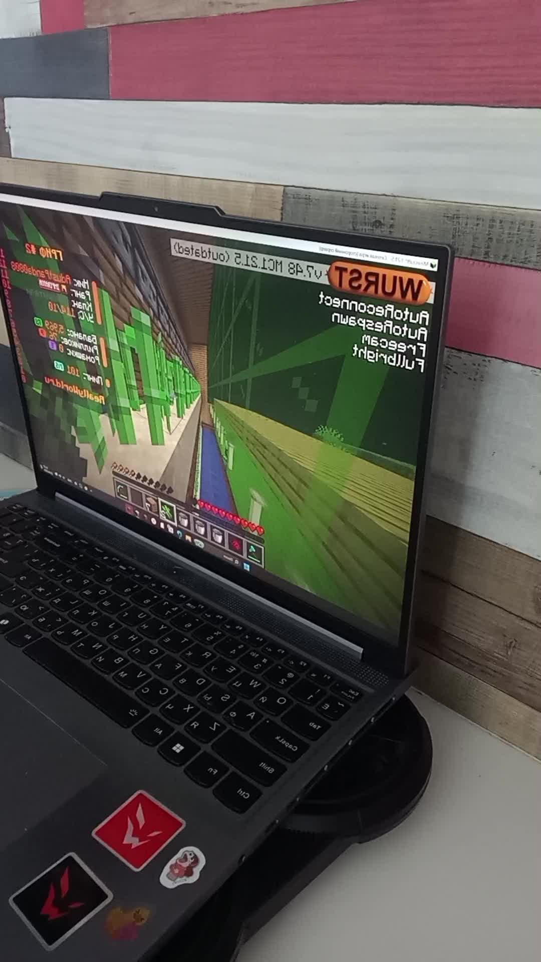 играю на сервере рили ворлд с основы