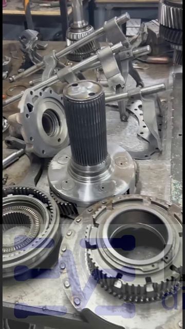 Отмыли кожухи шестерни и валы КПП перед сборкой. Ремонт КПП грузовиков в Воскресенске.