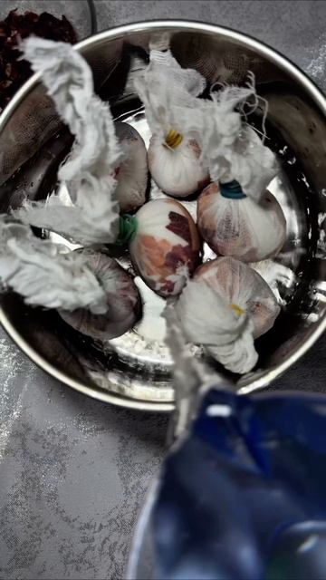 @malahova_life 
Готовим каменные яйца на Пасху 

Пробую себя как UGC-креатор 

Подпишись на меня или