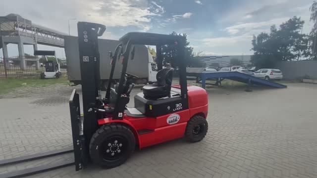 Вилочный электропогрузчик EP EFL302  POV