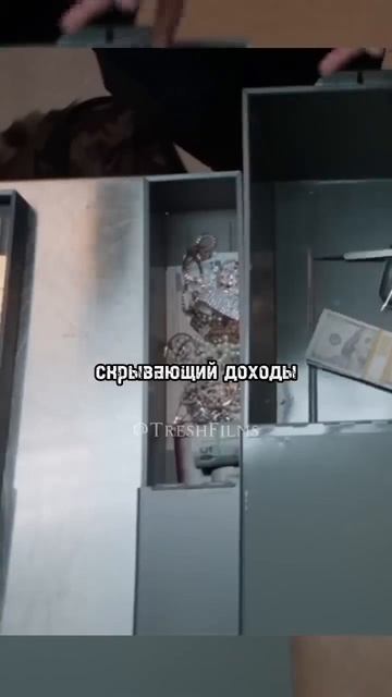 Он грабит только ячейки богатых 🏦💰 Название_ Ограбление по-джентльменски (2020) 👍 #shorts #фильм