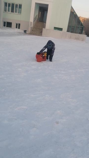 Надо заниматься каратэ