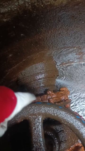 Разорвало трубу.