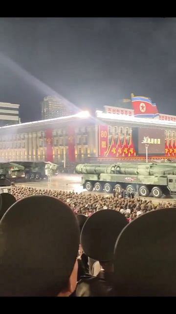 Парад в Северной Корее с ракетами DF-17 😎