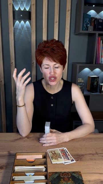 Его мысли о тебе в настоящее время. Таро расклад