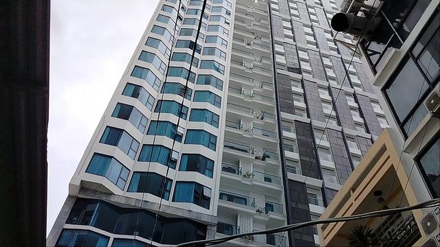 Наши высотки и среди них посерединке наш отель!Южный пляж Нячанга!