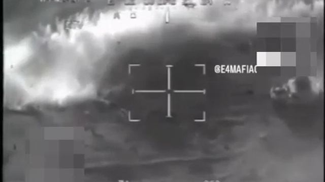 🔥💪Американские солдаты откапывают 155мм боеприпас, самопальную мину. 

Это называется вторичка.