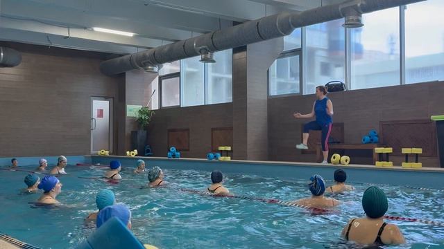 АкваАэробика разминка на мелкой воде. Анна Сандул