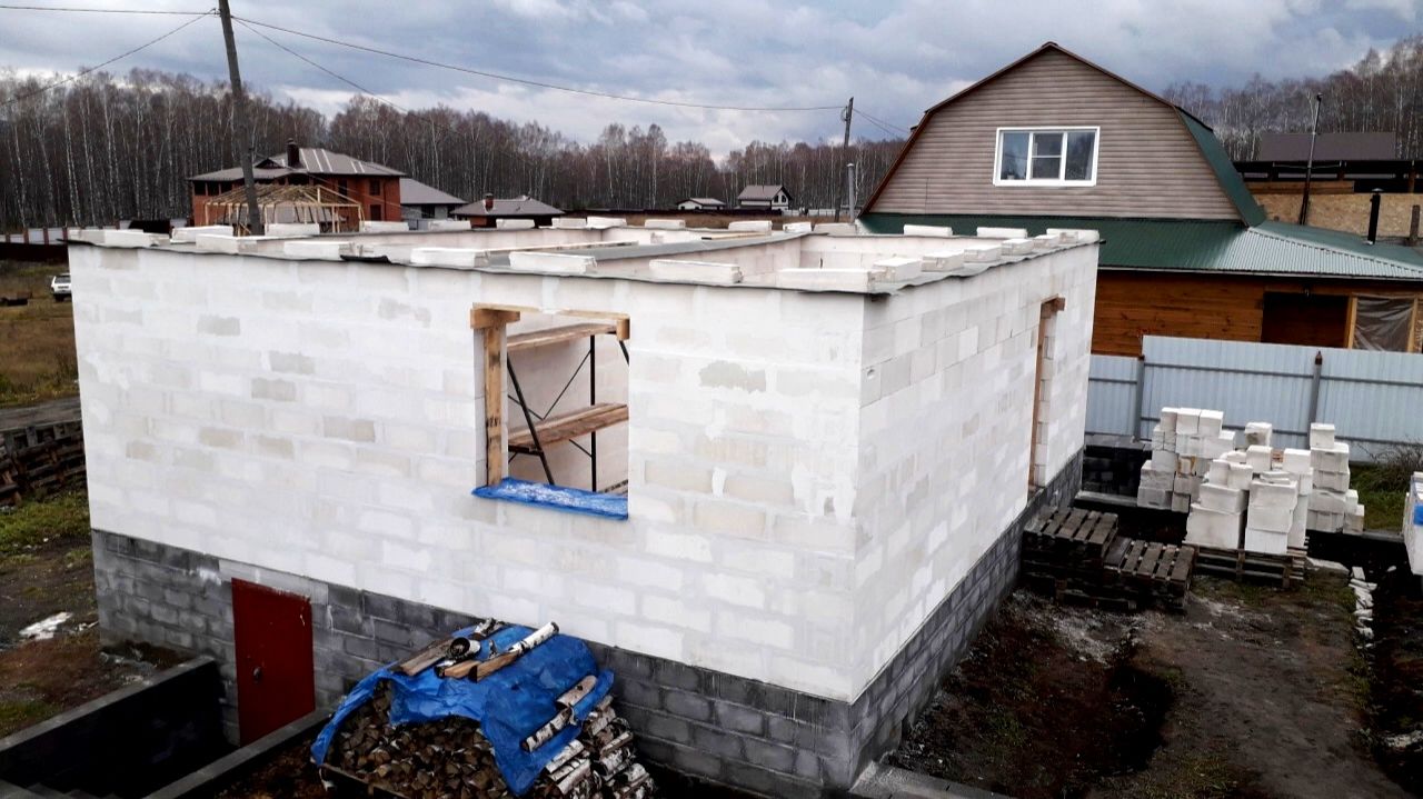 Армопояс в доме из газоблоков. Закончил стены дома.