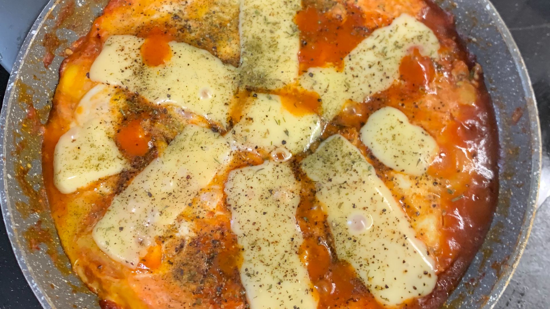 Не омлет, и не яичница. Очень сытное и простое блюдо спасет Ваш вечер после работы!!!