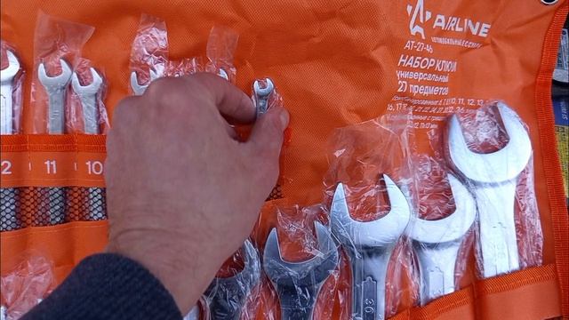 Менял тормозные колодки на Toyota Tank и заодно решил протестировать новый набор ключей на 27 штук