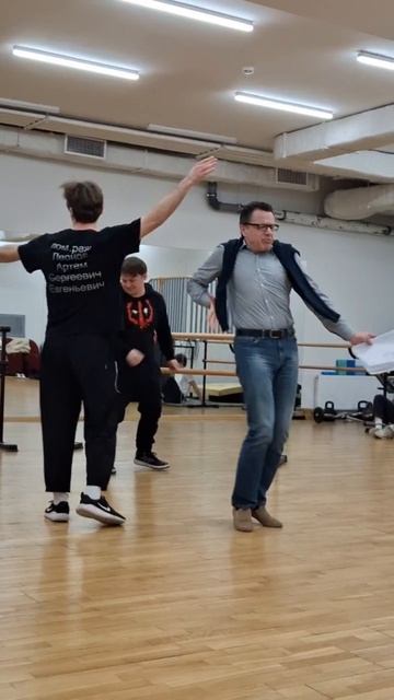 Рубрика «МОЁ ТЕАТРАЛЬНОЕ ЗАКУЛИСЬЕ №57» Проба-шутка на репетиции нового спектакля «Кошкин дом»