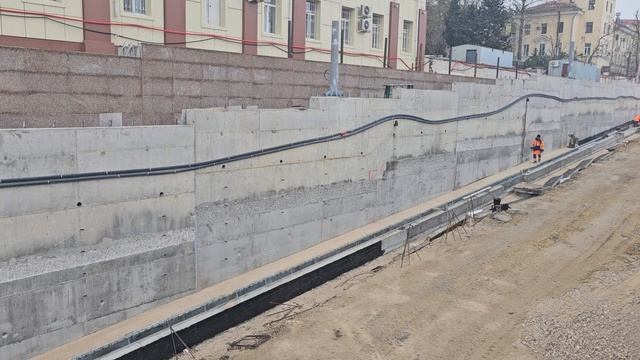 Подпорные стены на Адм Октябрьского. Завершены монолитные работы, идёт облицовка гранитом