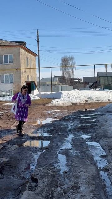 На улице весна. А на деревенских дорогах балет 🤪😍🥰🤩