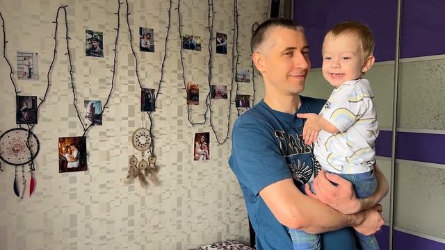 Новая красная машина и шарики