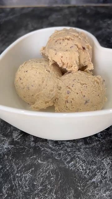 Белковое мороженое из творога с финиками