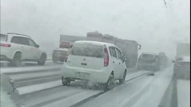 Обильный снег выпал в Новосибирске 2 камера