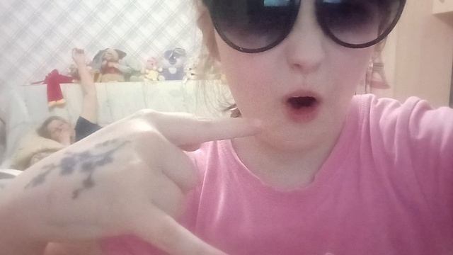 мне Дима подарил кошку