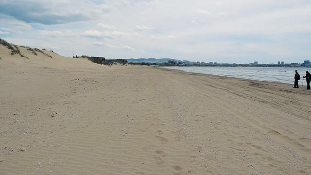 Без мазута, без погони за эффектами. Просто море, песок, дюны и южный воздух // 22 апреля 2026 года
