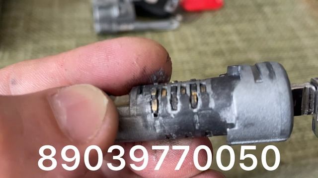 Заклинил ключ в замке зажигания КИА СИД  2018 года. Ключ повернулся до первого положения . Ремонт