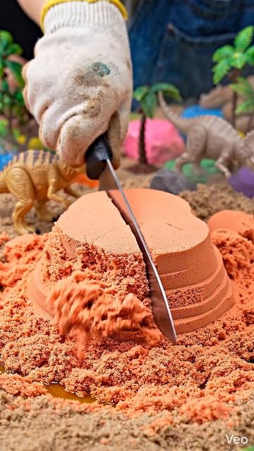 Дино-Челлендж! Найди всех Динозавров в вулкане!