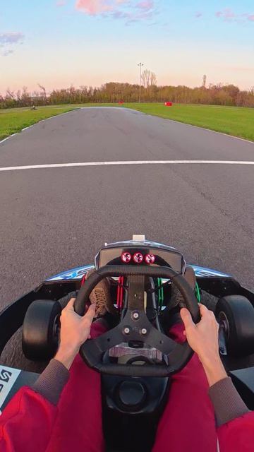 Открытый картодром / Вечерний заезд на картинге #картодром #картинг #гонка #карт #заезд #karting