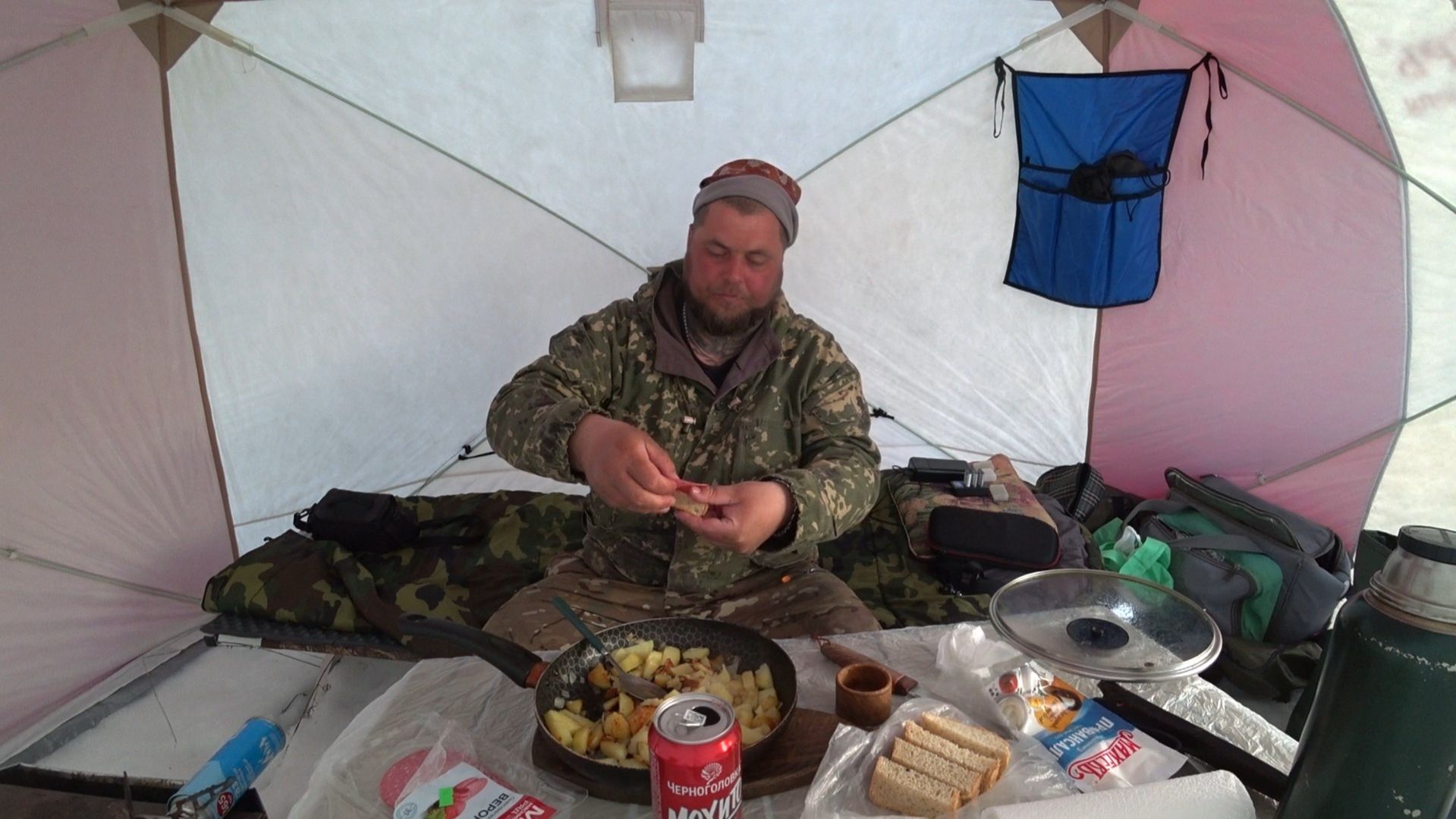 ОДИН НА РЕКЕ, В ПОИСКАХ НАЛИМА! ПОСТАВИЛ ЛАГЕРЬ ПРЯМО В НАСТ \ КАРТОХА, БЕЛАЯ РЫБА, РЫБАЛКА НА ДОНКИ