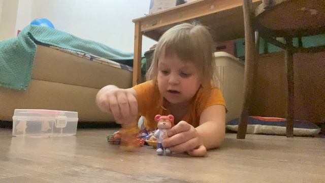 Ева строит дженгу