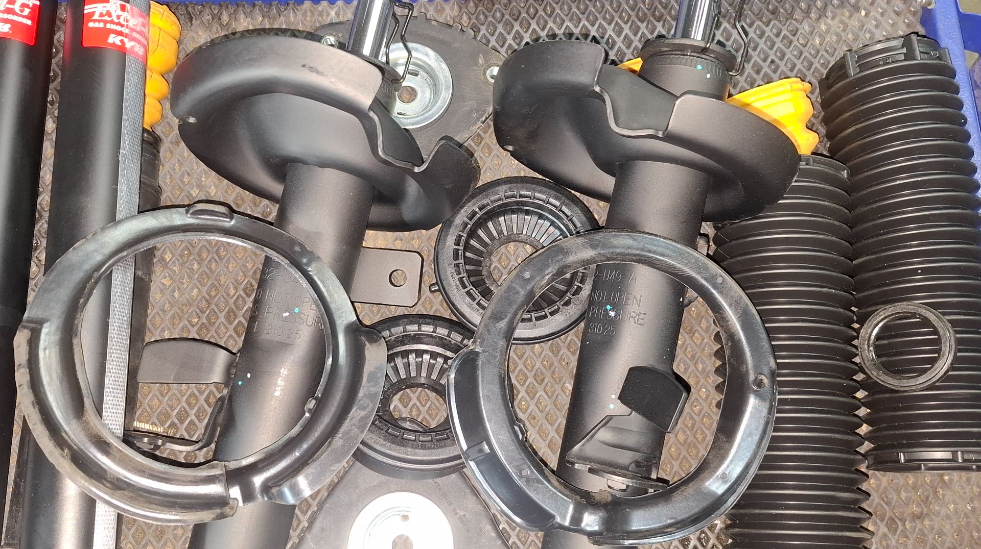 Как правильно собрать стойку амортизатора форд фокус 2-3