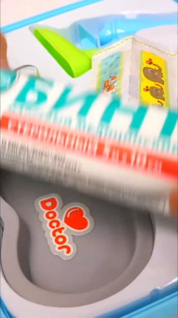 Бинтуем больную лапку Шоколадке  #длядетей #длямалышей #видеодлямалышей