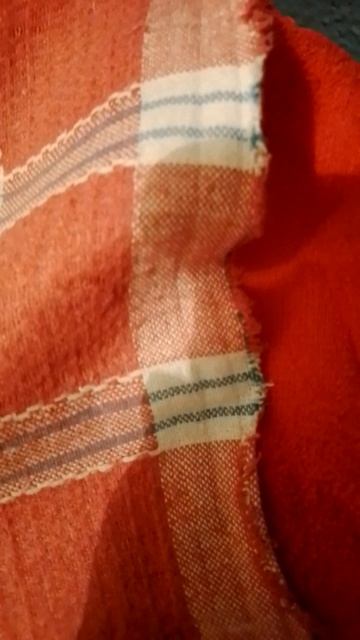 Сосед по коммуналке умело)) распарывает подшивку у наших вещей! Помогите уехать! Сб 5336690144598952