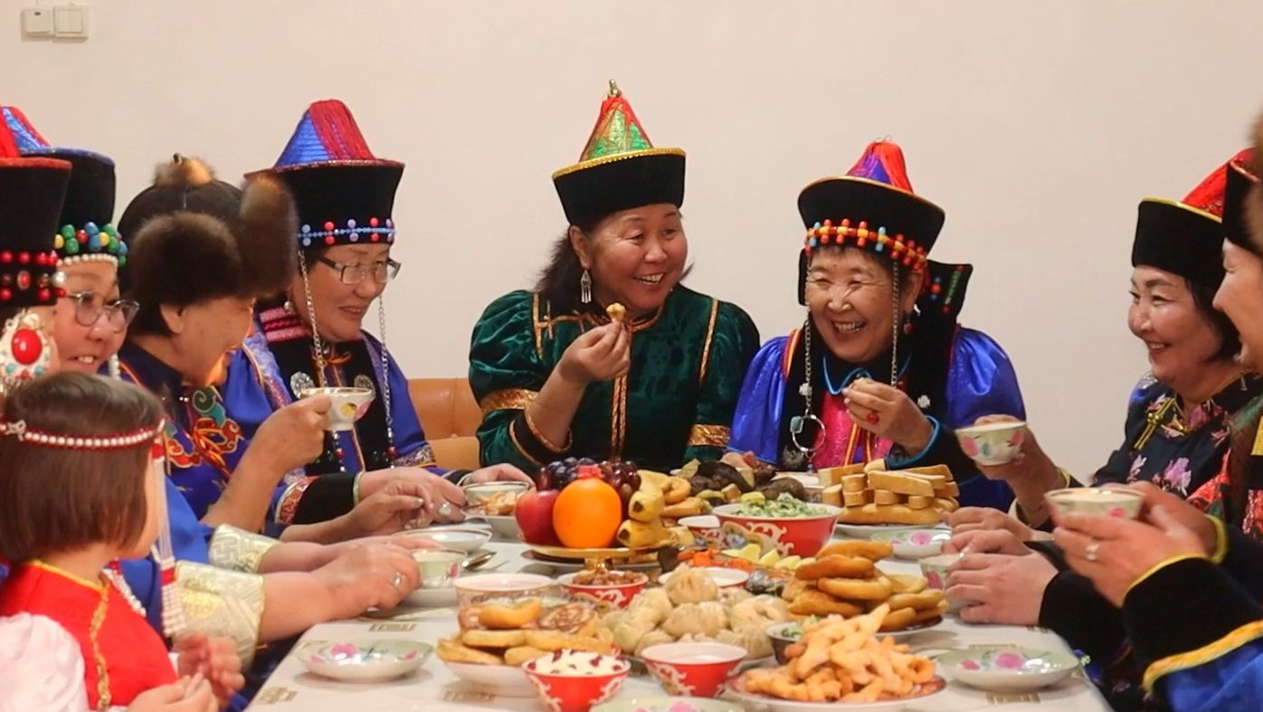 Сагаалган - Хор Улаан-Еравна., Хугжэмынь Ц.Шойжинимаевай., Угэнь Ж.Дагбажалсановагай.