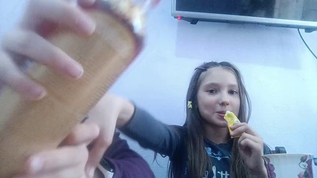 едем только жёлтую еду 24 часа челлендж 🎗️✨⭐💛