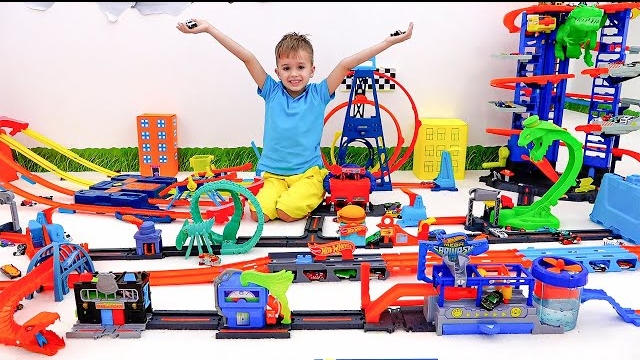 Влад и Ники играют с игрушечными машинками и устраивают испытания слаймов с новыми игровыми наборами