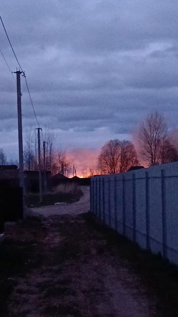 Кругом горит