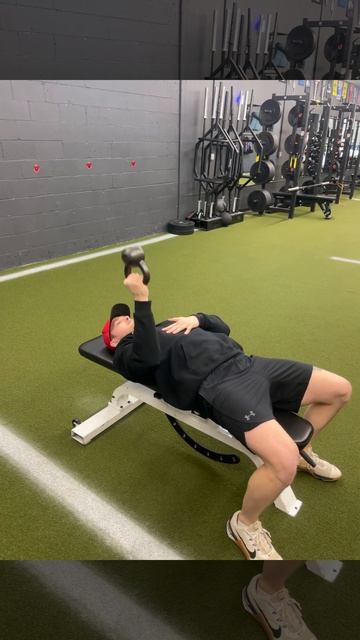 Жим гири лежа дном вверх / KB Bottom Up Bench Press