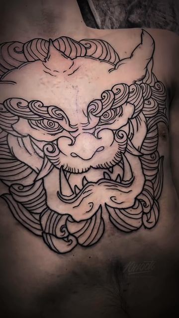 ⚜️ Черно-белое тату на груди, процесс.