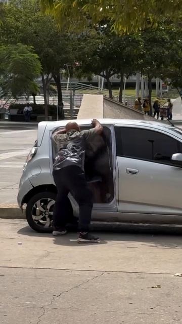 отличный розыгрыш.mp4