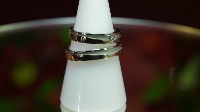 Выбираем помолвочные и обручальные кольца в салоне 